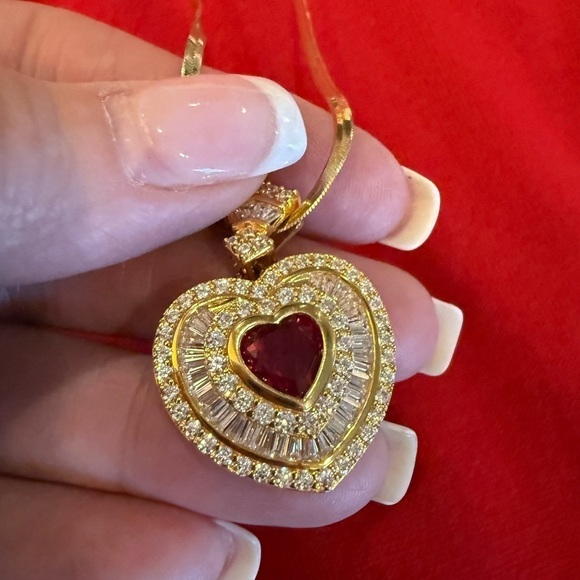 Stauer Cupid heart pendant & chain. Stunning - Picture 8 of 11